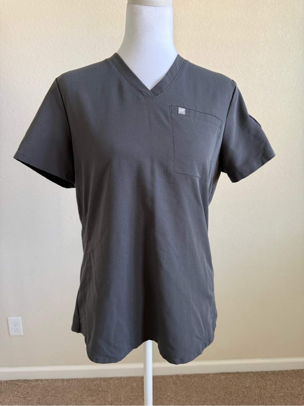 Fabletics Women’s Gray Uniform Scrub Top Small